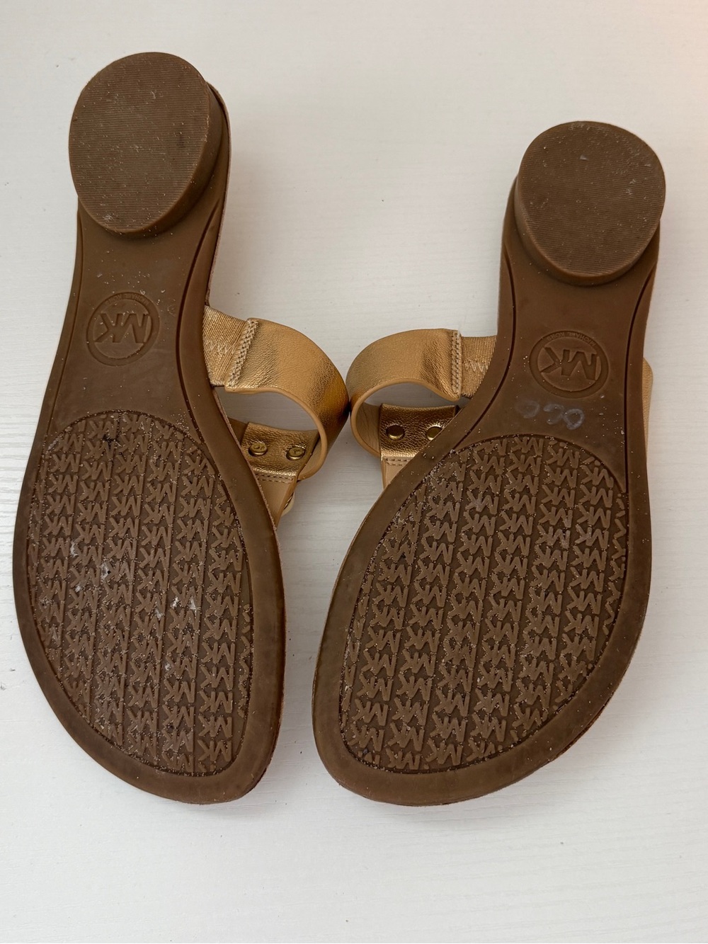 Michael Kors Metallic Gold Logo Thong Sandals - Picture 4 of 4
